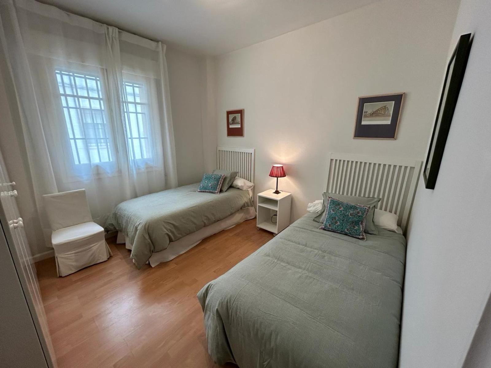 2 Bedroom Apartment By Guadalquivir River Seville Exterior photo